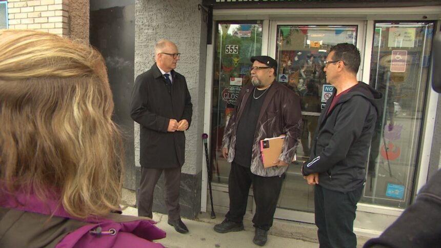 winnipeg’s-mayor-takes-safety-tour-of-city’s-west-end