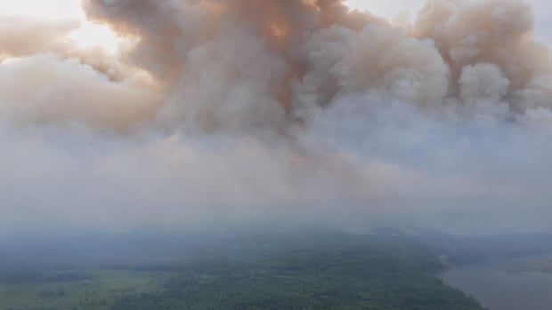 smoke-blankets-alberta-as-fight-against-western-wildfires-continues