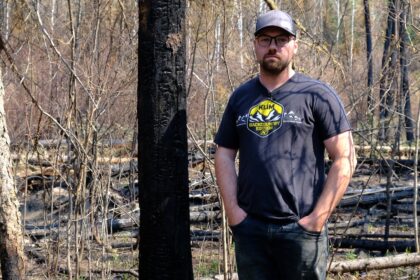 sask.-cabin-owners-risk-danger-to-save-buildings-from-wildfire