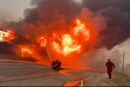 manitoba-premier-wab-kinew-tours-wildfire-zones-by-air-as-21,000-remain-out-of-homes