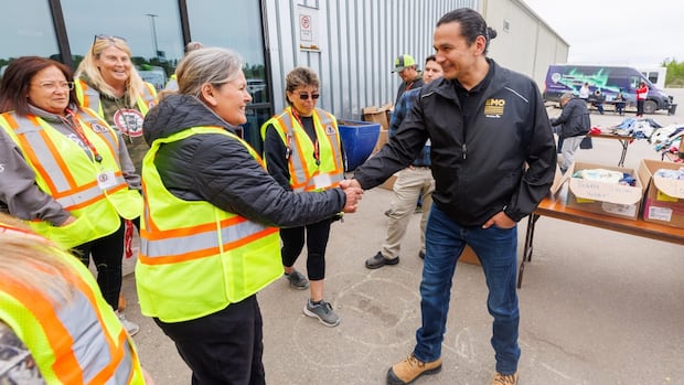 manitoba-premier-hints-at-using-emergency-powers-to-open-up-hotel-rooms-for-wildfire-evacuees