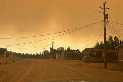 wildfire-near-two-ontario-first-nations-like-a-sleeping-giant-for-now,-mpp-says