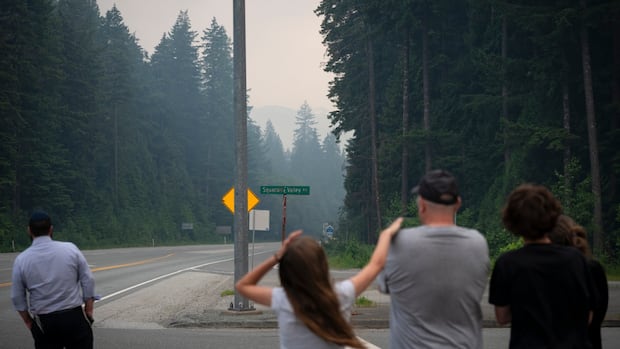 bc.-wildfire-service-expects-squamish-fire-held-soon,-as-residents-celebrate-rain