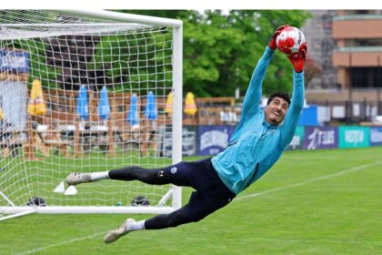 multilingual-yesli-stands-tall-in-first-season-as-wanderers-keeper