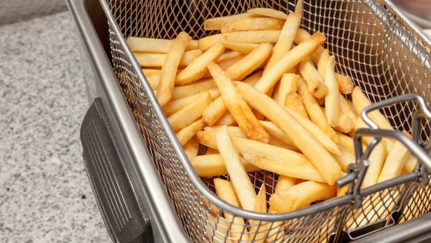 as-some-restaurants-ditch-seed-oils-for-beef-tallow,-upei-prof-warns-it’s-no-health-upgrade