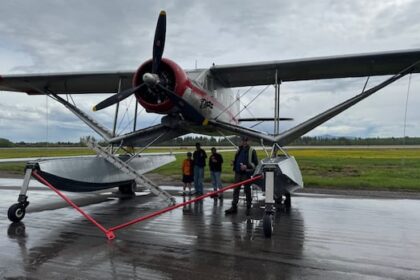 86-year-old-floatplane,-last-of-its-kind-known-to-still-be-flying,-takes-to-the-skies-in-vanderhoof,-bc.