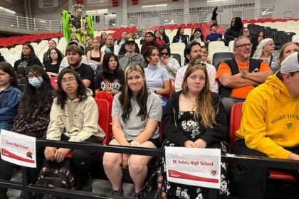 ‘a-big-accomplishment’-for-grade-12-students-honoured-at-winnipeg-ceremony-for-indigenous,-evacuated-grads