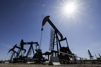 canadian-banks-invested-more-in-fossil-fuels-in-2024-despite-record-heat:-report