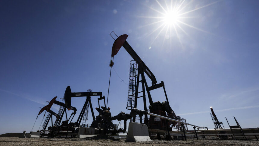 canadian-banks-invested-more-in-fossil-fuels-in-2024-despite-record-heat:-report