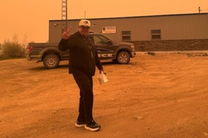 hundreds-of-wildfire-evacuees-from-webequie-first-nation-return-home-from-barrie,-ont.