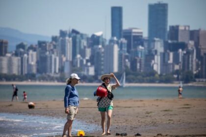paid-parking-now-permanent-at-vancouver’s-spanish-banks,-with-rate-increase