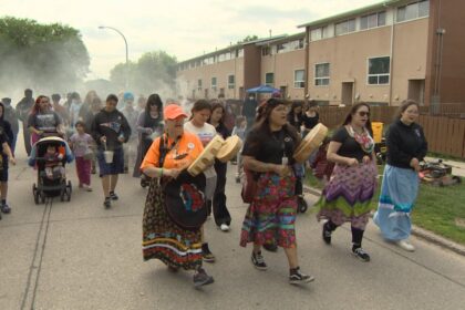 residents-hope-smudge-walk-helps-north-winnipeg-neighbourhood-heal