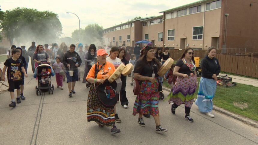 residents-hope-smudge-walk-helps-north-winnipeg-neighbourhood-heal
