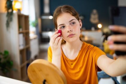 ‘sephora-kids’-are-using-anti-aging-creams.-a-new-study-says-harms-aren’t-just-skin-deep