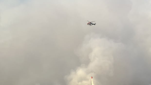 pilot-lands-helicopter-in-lake-after-it-loses-power-while-fighting-northwestern-ontario-wildfire