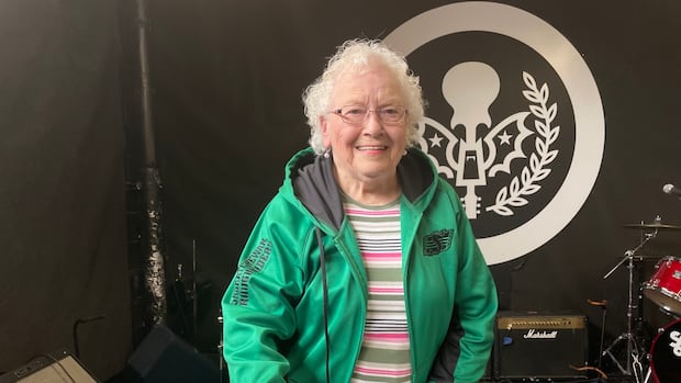 the-vintage-people,-featuring-91-year-old-keyboardist,-play-1st-rock-‘n’-roll-gig-in-regina