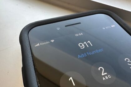 dozens-of-manitobans-couldn’t-reach-911-operators-during-march-telus-outage:-crtc-report