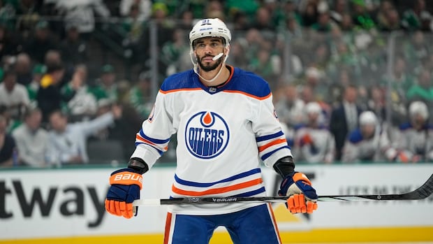 nhl-winger-evander-kane-traded-from-edmonton-oilers-to-vancouver-canucks