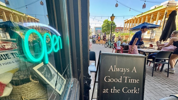 charlottetown-council-votes-to-extend-patio-hours-for-victoria-row-restaurants