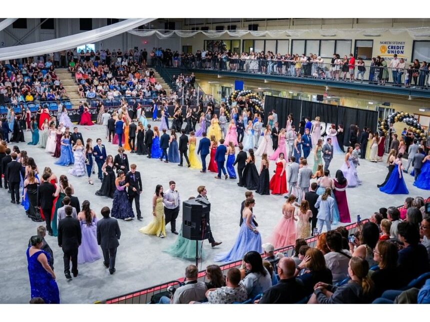 photos:-cape-breton’s-memorial-high-school-graduates-participate-in-grand-march-to-begin-graduation-month-on-the-northside