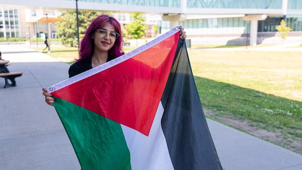 algonquin-college-grad-grapples-with-staff-over-palestinian-flag