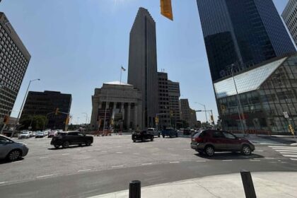 winnipeg’s-portage-and-main-reopens-to-pedestrians-after-46-years-of-barricades:-how-did-we-get-here?