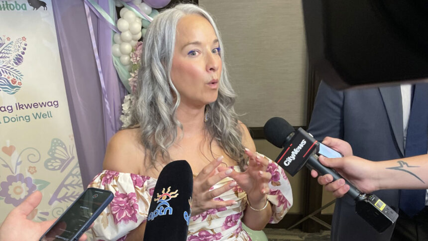 manitoba-accessibility-minister-apologizes-for-comments-about-sign-language-interpreter