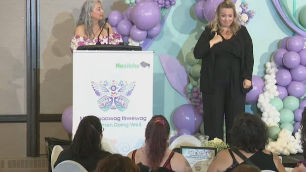 manitoba’s-accessibility-minister-apologizes-for-comments-about-sign-language-interpreter