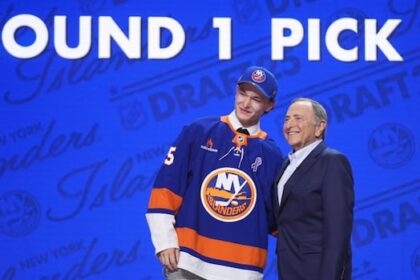 islanders-select-blueliner-matthew-schaefer-with-no.-1-pick-in-2025-nhl-draft