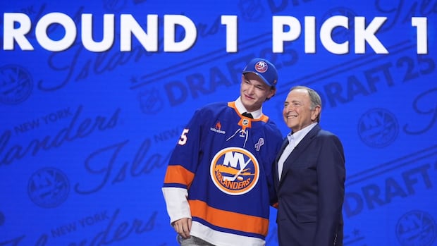islanders-select-blueliner-matthew-schaefer-with-no.-1-pick-in-2025-nhl-draft