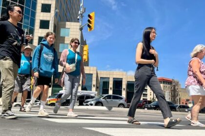 portage-and-main-reopens-to-pedestrians,-marking-‘historic-moment’-for-winnipeg