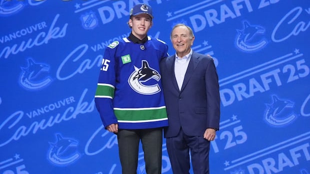 vancouver-canucks-select-braeden-cootes-with-15th-pick-in-nhl-draft