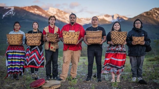 indigenous-people’s-health-tightly-tied-to-speaking-their-own-languages,-review-finds