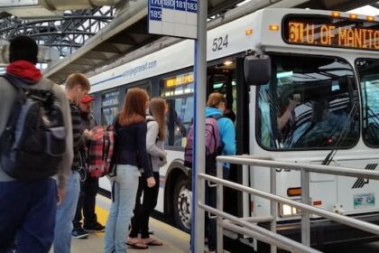 winnipeg-bus-riders-‘trying-to-be-open-minded’-about-new-transit-network