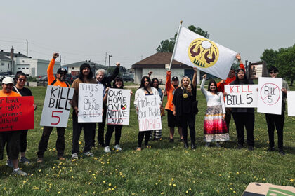 putting-out-the-fire-northern-ontario-first-nation-youth-protest-bill-5