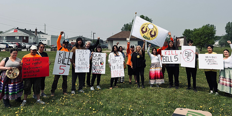 putting-out-the-fire-northern-ontario-first-nation-youth-protest-bill-5