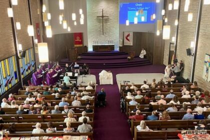 winnipeg-church-holds-final-service-before-donating-building-to-non-profit-started-by-congregation