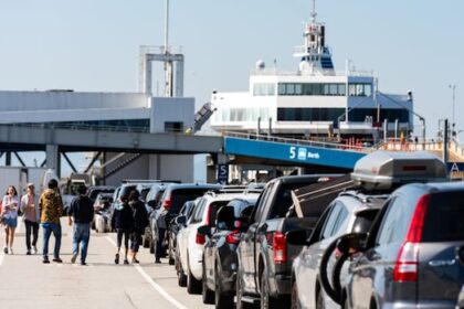 bc.-ferries-will-no-longer-allow-tow-trucks-with-non-operational-evs-on-board