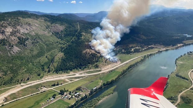 first-nation-issues-evacuation-order-due-to-wildfire-east-of-kamloops-near-chase,-bc.
