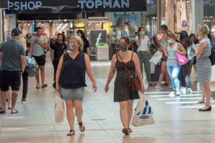 gatineau-will-soon-have-stores-stay-open-until-8-pm.-on-weekends