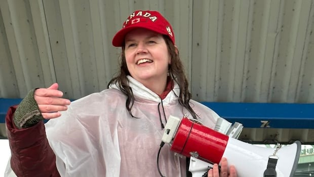 american-behind-pro-canada-rallies-says-‘most-canadian-thing-ever’…-‘we’re-sorry’-about-trump
