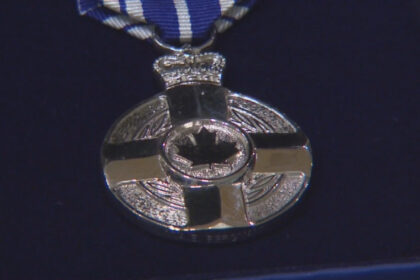 medaille-de-couronnement-du-roi-charles-iii-:-je-prefere-mabstenir!