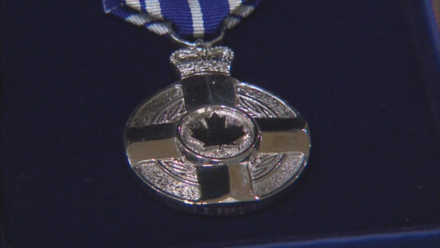 medaille-de-couronnement-du-roi-charles-iii-:-je-prefere-mabstenir!