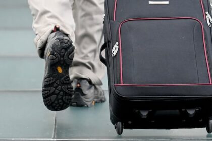 multiple-canadian-airports-affected-by-bomb-threats-that-temporarily-ground-flights