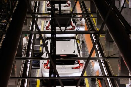 canada’s-trade-deficit-narrowed-to-$5.9b-in-may,-but-impacts-of-trade-war-continue