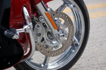 man,-29,-dead-after-motorcycle-crash-on-pembina-highway