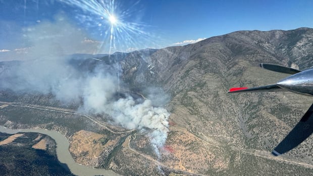 spark-from-rcmp-officer’s-trailer-ignited-wildfire-near-lytton,-bc.,-say-police
