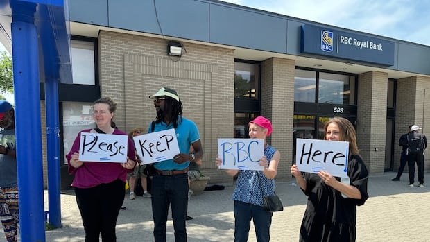 west-end-residents-rally-in-last-ditch-effort-to-stop-rbc-from-shuttering-local-bank-branch