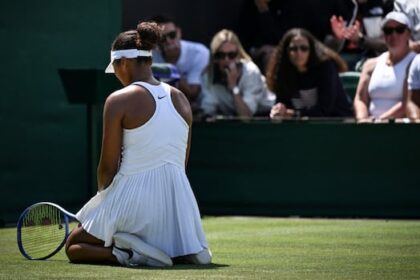 naomi-osaka-loses,-gabriela-dabrowski-advances-at-wimbledon
