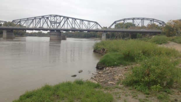 man-shot-in-the-back-while-walking-riverbank-near-st.-john’s-park-toward-redwood-bridge